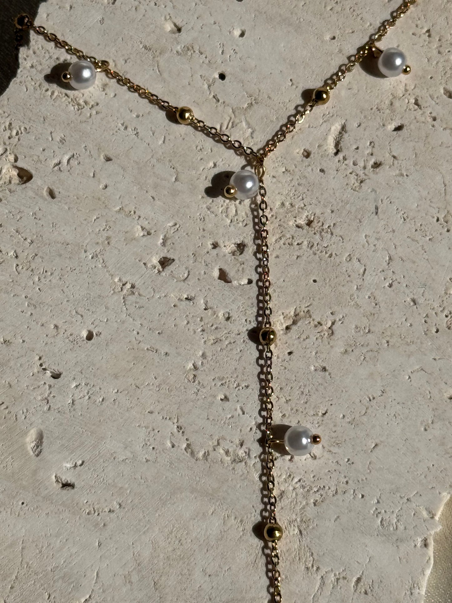 PERLA LARIAT NECKLACE