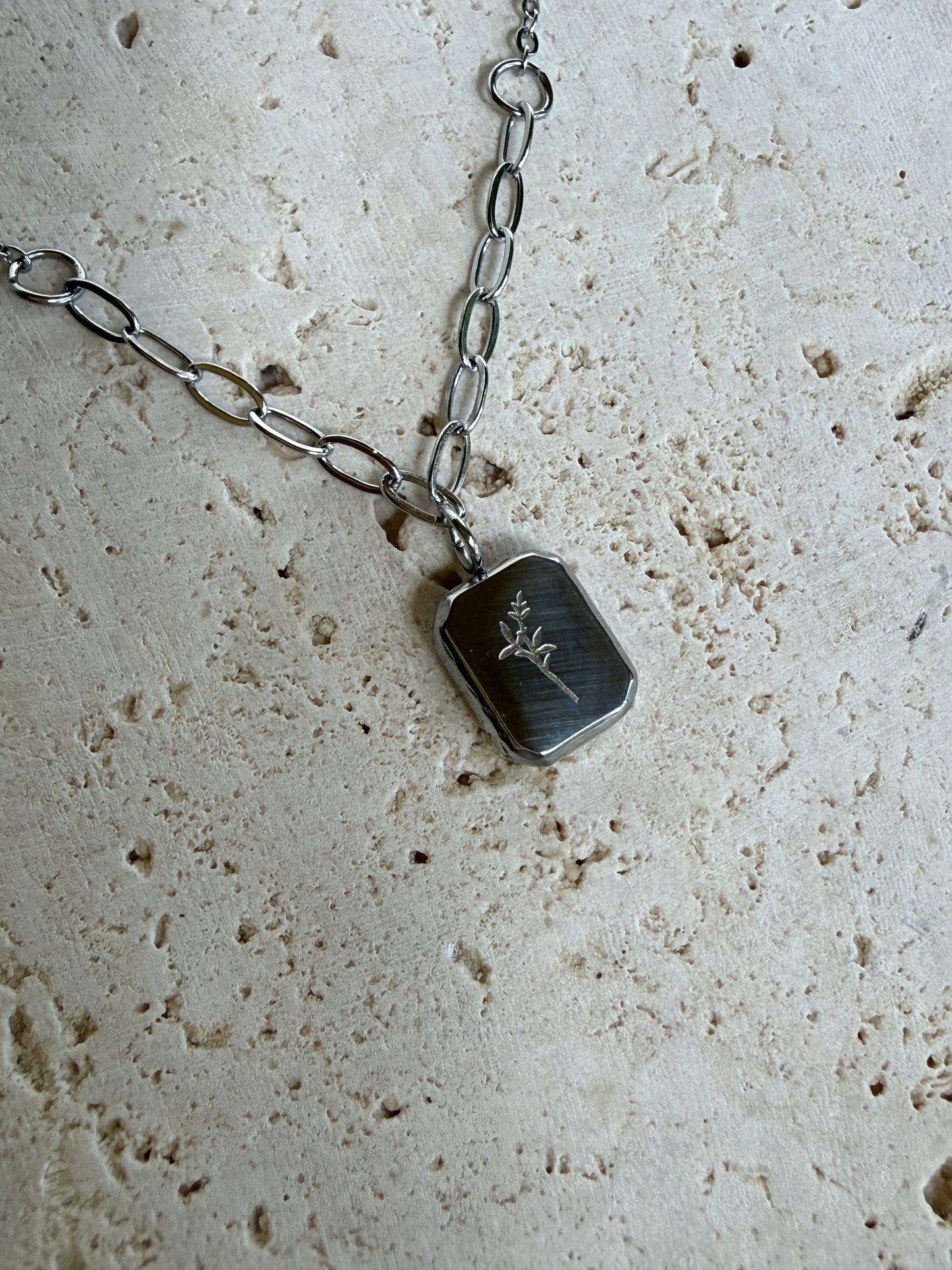 WILD FLOWER NECKLACE